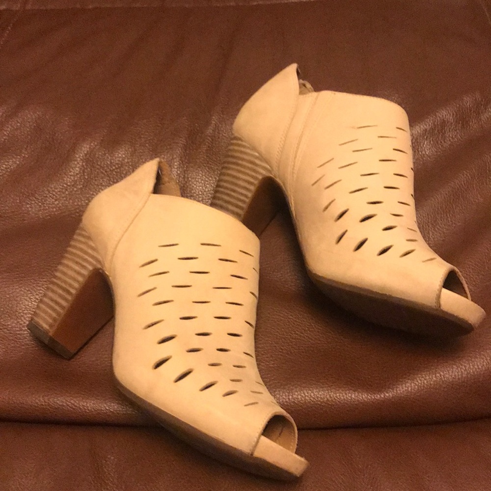 Clarks bootie - Picture 2 of 7